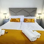 Mar *
